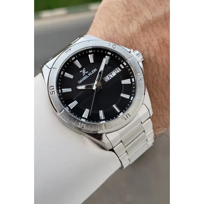 Kadranı Siyah Kordonu Gümüş Renk 43 Mm İç Göstergeleri Aktif Erkek Kol Saati