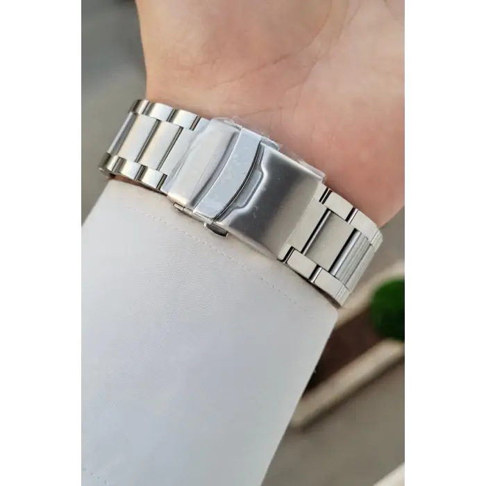 Kadranı Siyah Kordonu Gümüş Renk 43 Mm İç Göstergeleri Aktif Erkek Kol Saati