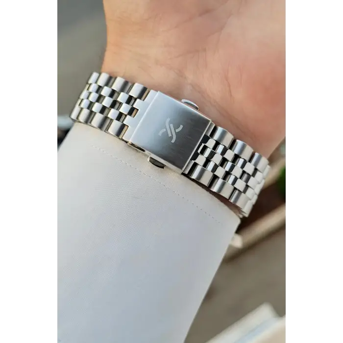 Kadranı Lacivert Kordonu Gümüş Renk 42 Mm İç Göstergeleri Aktif Erkek Kol Saati