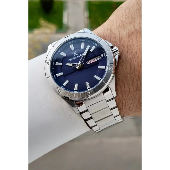 Kadranı Lacivert Kordonu Gümüş Renk 43 Mm İç Göstergeleri Aktif Erkek Kol Saati