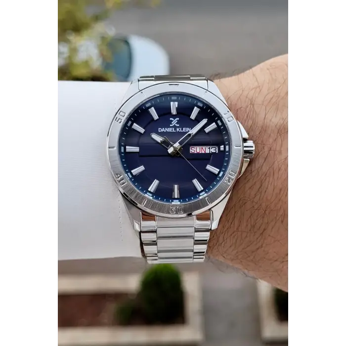 Kadranı Lacivert Kordonu Gümüş Renk 43 Mm İç Göstergeleri Aktif Erkek Kol Saati
