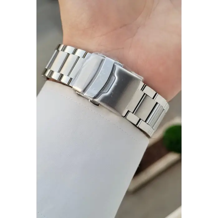 Kadranı Lacivert Kordonu Gümüş Renk 43 Mm İç Göstergeleri Aktif Erkek Kol Saati