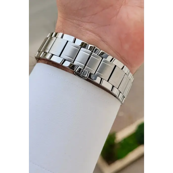 Gümüş Renk 44 Mm Göstergeleri Aktif Erkek Kol Saati