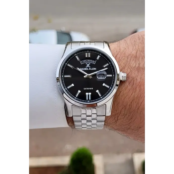 Kadranı Siyah Kordonu Gümüş Renk 43 mm Erkek Kol Saati