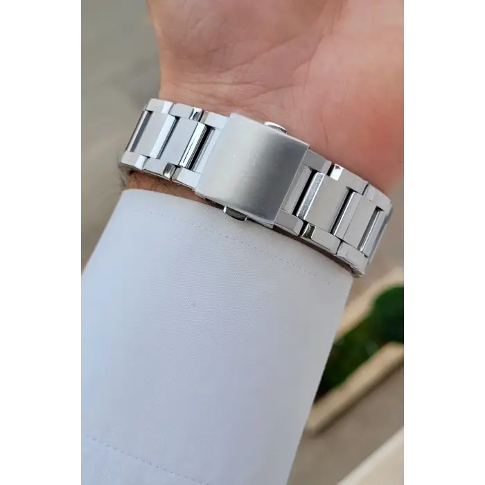 Kadranı Siyah Kordonu Gümüş Renk 43 mm İç Göstergeleri Aktif Erkek Kol Saati