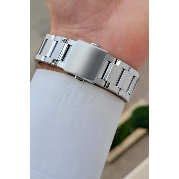 Kadranı Lacivert Kordonu Gümüş Renk 43 mm İç Göstergeleri Aktif Erkek Kol Saati