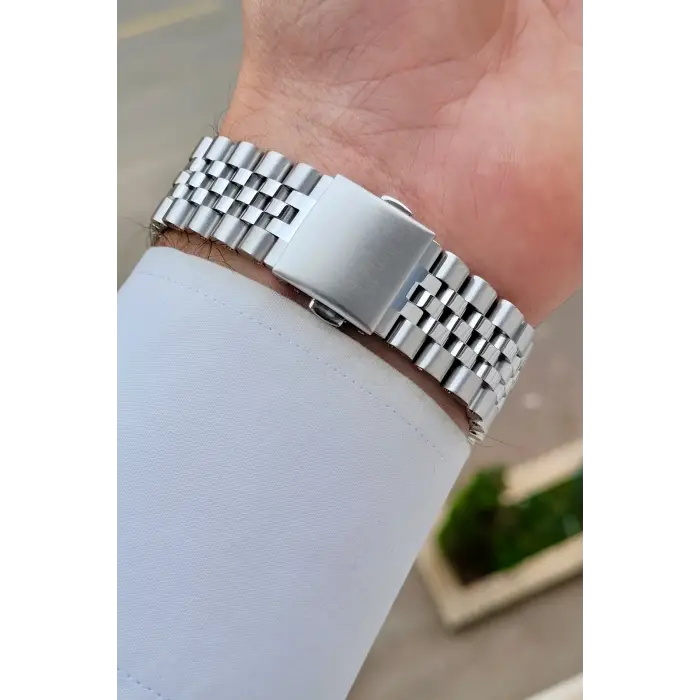 Kadranı Siyah Kordonu Gümüş Renk 41 mm İç Göstergeleri Aktif Erkek Kol Saati