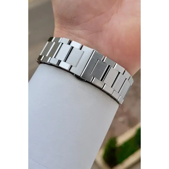 Kadranı Siyah Kordonu Gümüş Renk 42 mm İç Göstergeleri Aktif Erkek Kol Saati