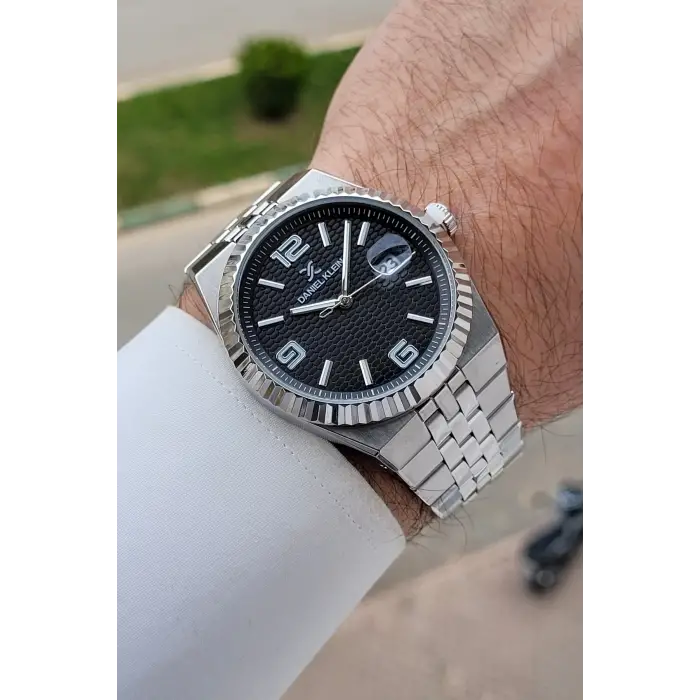 Kadranı Siyah Kordonu Gümüş Renk 41 mm Takvimli Erkek Kol Saati