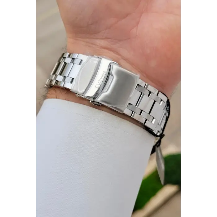 Kadranı Lacivert Kordonu Gümüş Renk 44 mm İç Göstergeleri Aktif Erkek Kol Saati