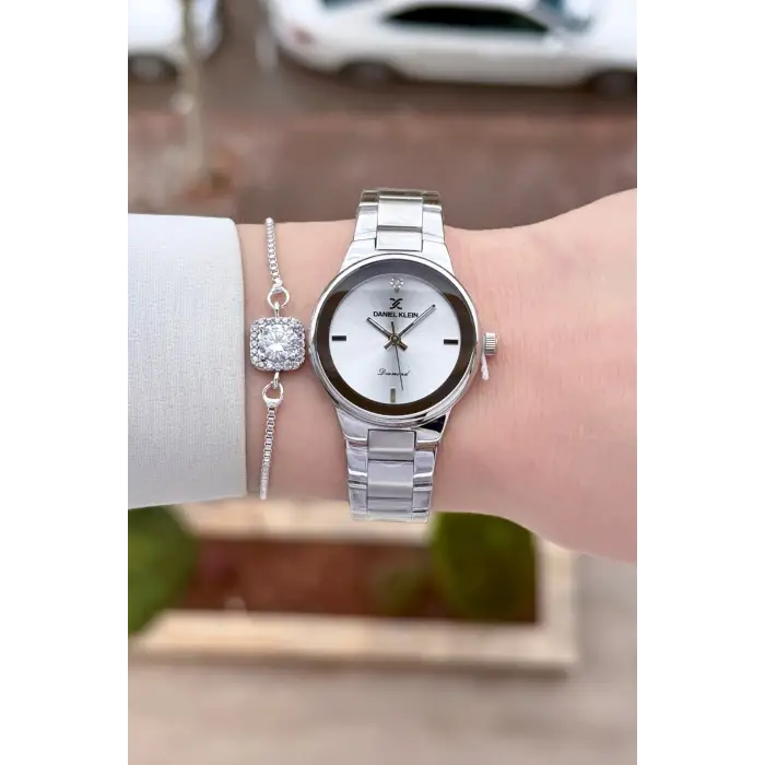 Gümüş Renk 30 mm Hediye Paketli Kadın Kol Saati ve Hediye Bileklik