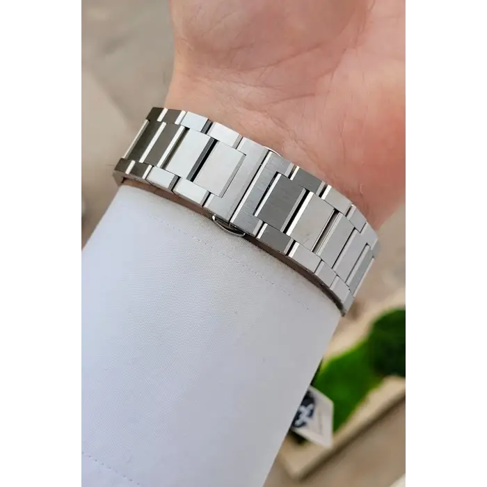 Kadranı Lacivert Kordonu Gümüş Renk 44 mm İç Göstergeleri Aktif Erkek Kol Saati