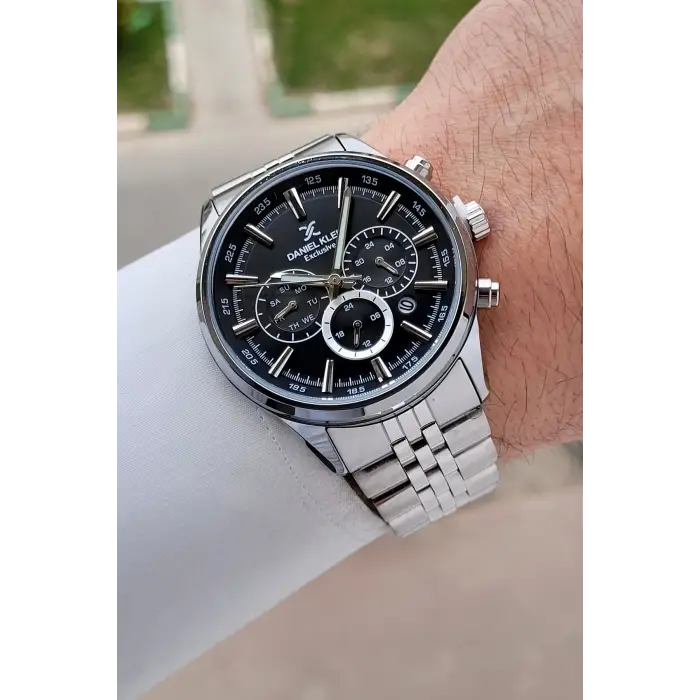Kadranı Siyah Kordonu Gümüş Renk 43 Mm 5 ATM Erkek Kol Saati