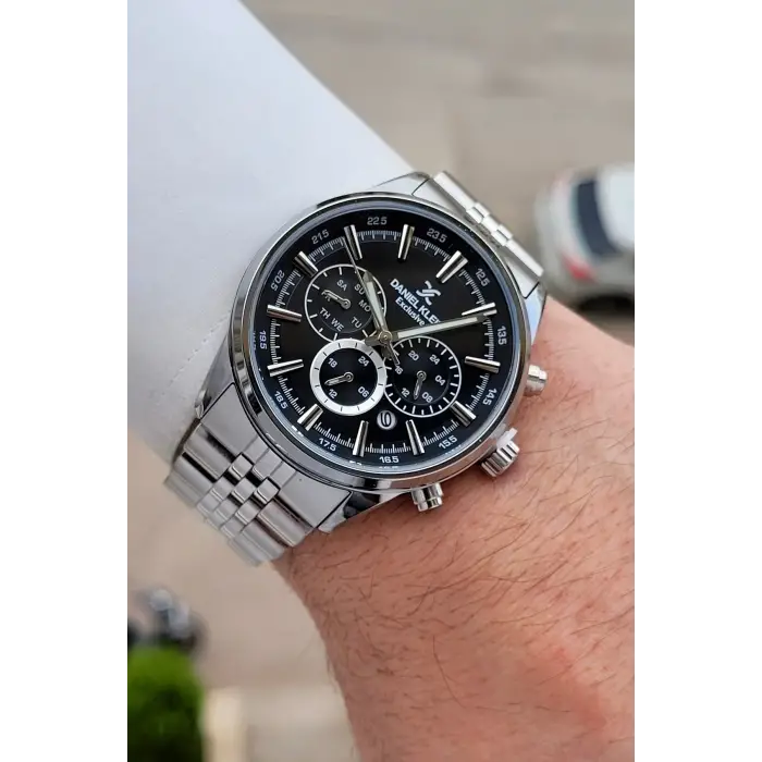 Kadranı Siyah Kordonu Gümüş Renk 43 Mm 5 ATM Erkek Kol Saati