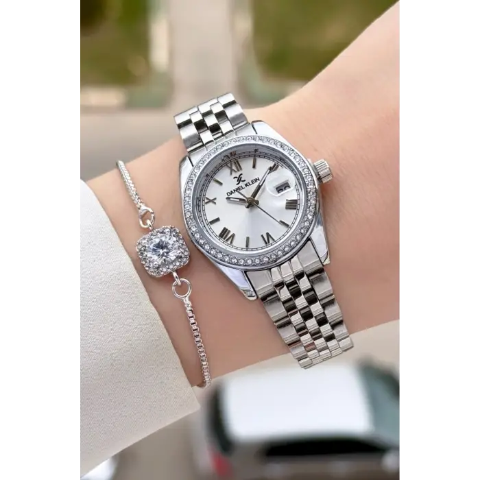 Gümüş Renk 28 Mm Kadın Kol Saati ve Hediye Baget Bileklik