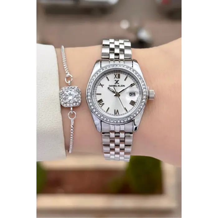 Gümüş Renk 28 Mm Kadın Kol Saati ve Hediye Baget Bileklik