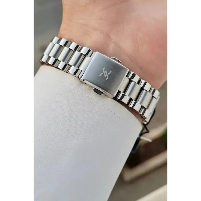 Kasası ve Kadranı Gümüş Renk Takvimli Hediye Paketli Erkek Kol Saati