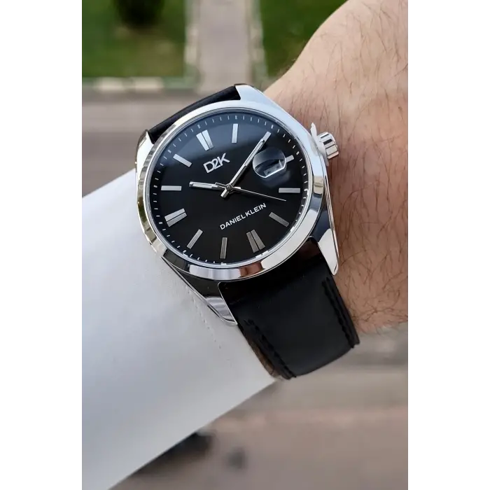 Kasası Gümüş Kordonu Siyah Renk 42 Mm Takvimli Hediye Paketli Erkek Kol Saati