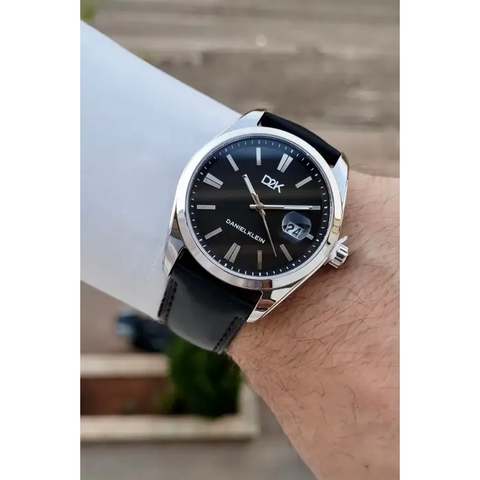 Kasası Gümüş Kordonu Siyah Renk 42 Mm Takvimli Hediye Paketli Erkek Kol Saati
