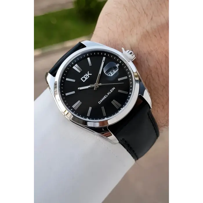 Kasası Gümüş Kordonu Siyah Renk 42 Mm Takvimli Hediye Paketli Erkek Kol Saati
