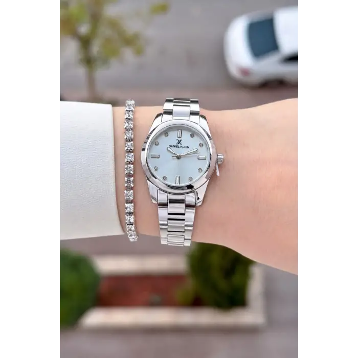 Gümüş Renk Hediye Paketli Kadın Kol Saati Ve Bileklik
