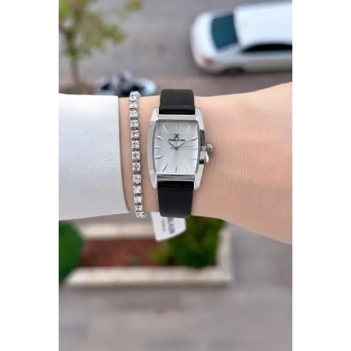 Kasası Gümüş Kordonu Siyah Renk 23 Mm Hediye Paketli Kadın Kol Saati