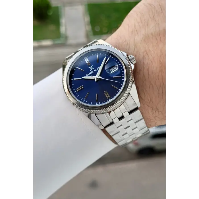 Kadranı Lacivert Kordonu Gümüş Renk 41 Mm 5 ATM Takvimli Hediye Paketli Erkek Kol Saati
