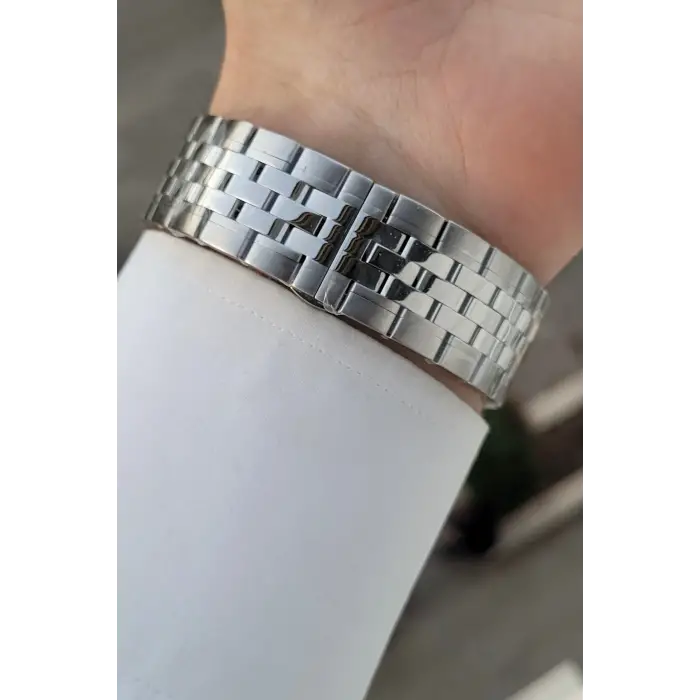 Kadranı Lacivert Kordonu Gümüş Renk 41 Mm 5 ATM Takvimli Hediye Paketli Erkek Kol Saati