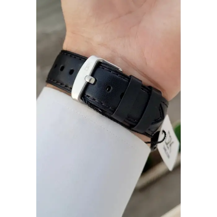 Kasası Gümüş Gold Kordonu Siyah Renk 42 Mm Takvimli Hediye Paketli Erkek Kol Saati