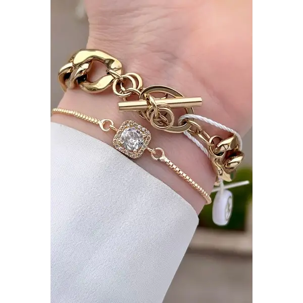 Freelook FL3ISTE30 Gold Renk Zincirli Hediye Paketli 5 ATM Kadın Kol Saati ve Bileklik