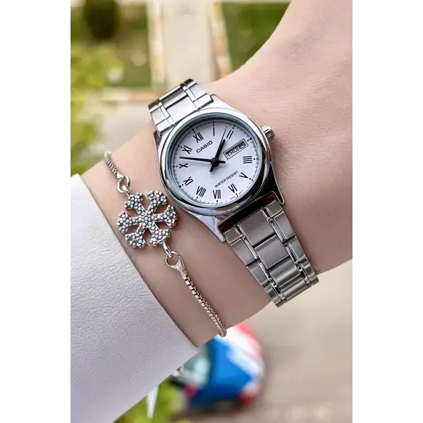 Casio CSISTE28 Kadranı Beyaz Takvimli Hediye Paketli Kadın Kol Saati