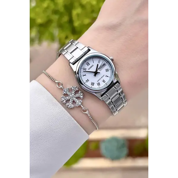 Casio CSISTE28 Kadranı Beyaz Takvimli Hediye Paketli Kadın Kol Saati