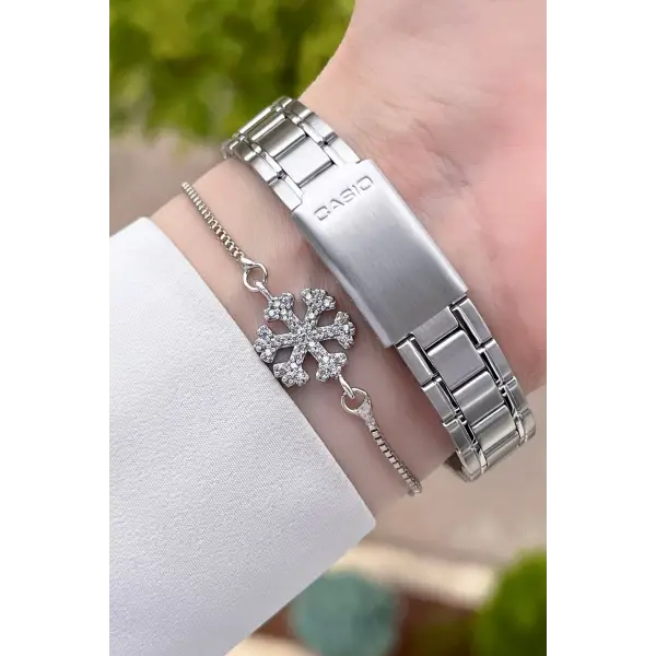 Casio CSISTE28 Kadranı Beyaz Takvimli Hediye Paketli Kadın Kol Saati