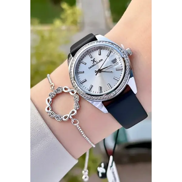 Daniel Klein DKISTE1205 Kasası Gümüş Kordonu Siyah Renk Hediye Paketli Kadın Kol Saati ve Bileklik