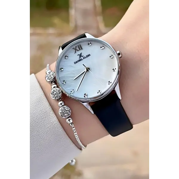 Daniel Klein DKISTE1324 Kasası Gümüş Kordonu Siyah Renk Hediye Paketli Kadın Kol Saati ve Bileklik