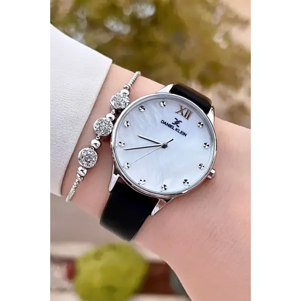 Daniel Klein DKISTE1324 Kasası Gümüş Kordonu Siyah Renk Hediye Paketli Kadın Kol Saati ve Bileklik