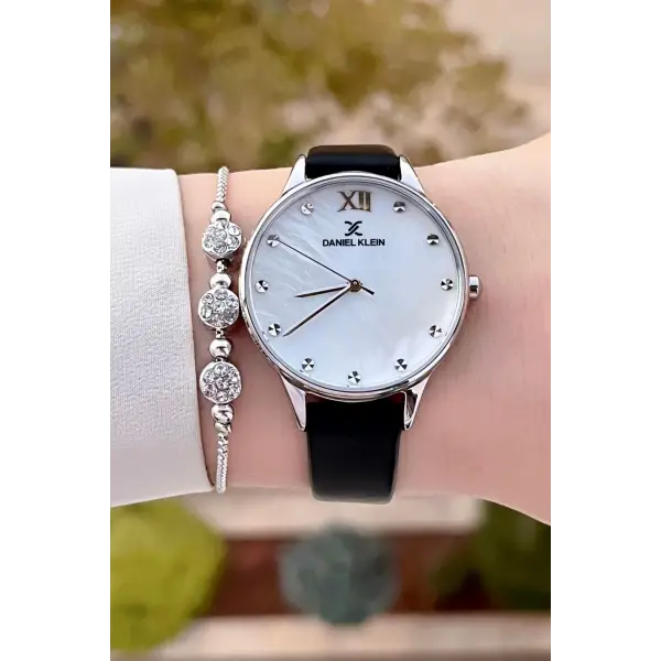 Daniel Klein DKISTE1324 Kasası Gümüş Kordonu Siyah Renk Hediye Paketli Kadın Kol Saati ve Bileklik