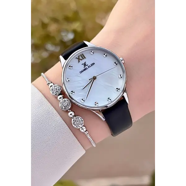 Daniel Klein DKISTE1324 Kasası Gümüş Kordonu Siyah Renk Hediye Paketli Kadın Kol Saati ve Bileklik