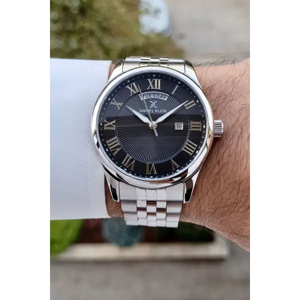 Daniel Klein DKISTE1287 Kadranı Siyah Kordonu Gümüş Renk Takvim ve Gün Fonksiyonlu Hediye Paketli Erkek Kol Saati