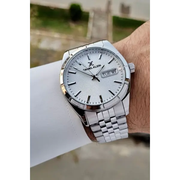 Daniel Klein DKISTE1306 Gümüş Renk Takvimli Ve Gün Foksiyonlu Renk Erkek Kol Saati