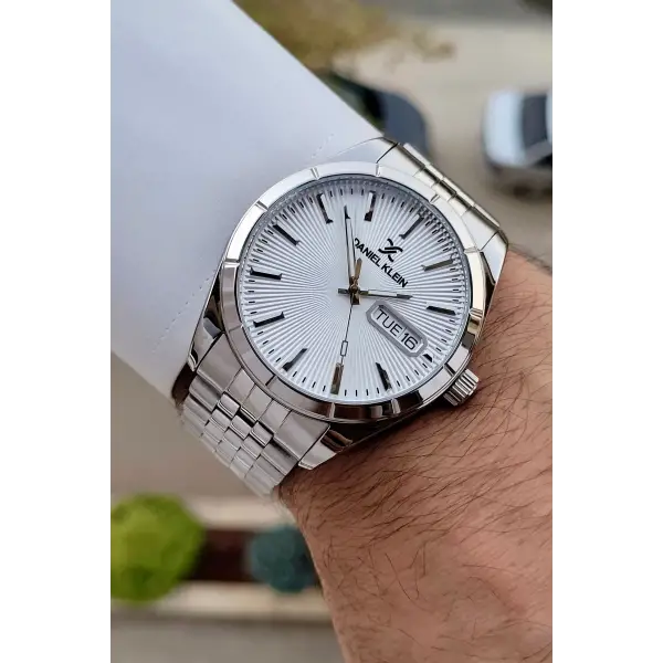 Daniel Klein DKISTE1306 Gümüş Renk Takvimli Ve Gün Foksiyonlu Renk Erkek Kol Saati
