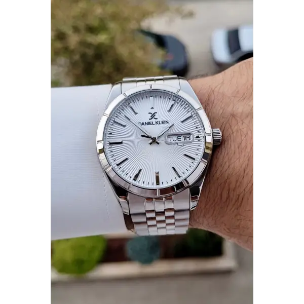 Daniel Klein DKISTE1306 Gümüş Renk Takvimli Ve Gün Foksiyonlu Renk Erkek Kol Saati