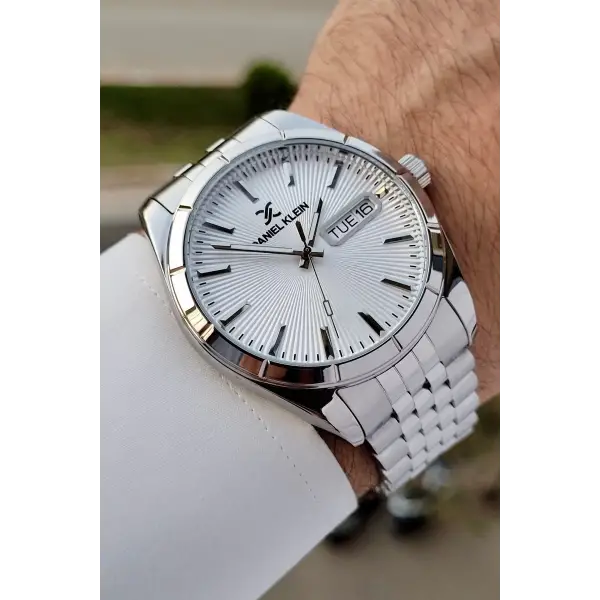 Daniel Klein DKISTE1306 Gümüş Renk Takvimli Ve Gün Foksiyonlu Renk Erkek Kol Saati