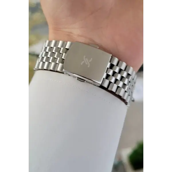 Daniel Klein DKISTE1306 Gümüş Renk Takvimli Ve Gün Foksiyonlu Renk Erkek Kol Saati