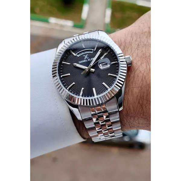 Kadranı Siyah Kordonu Gümüş Renk 42 mm Fonksiyonlu Erkek Kol Saati