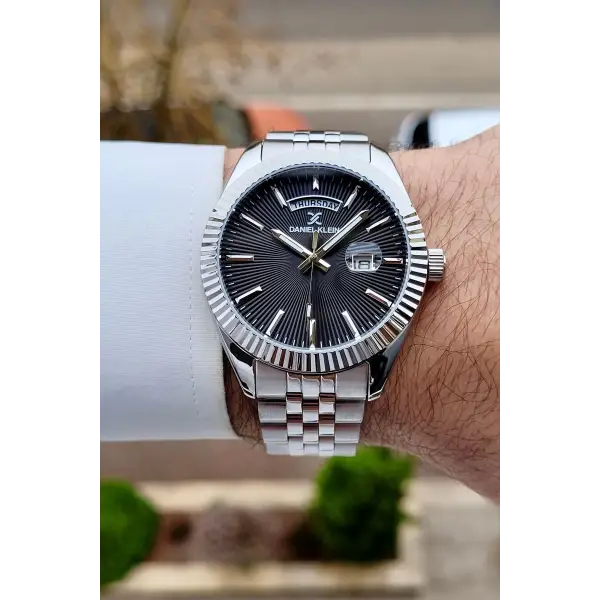 Kadranı Siyah Kordonu Gümüş Renk 42 mm Fonksiyonlu Erkek Kol Saati