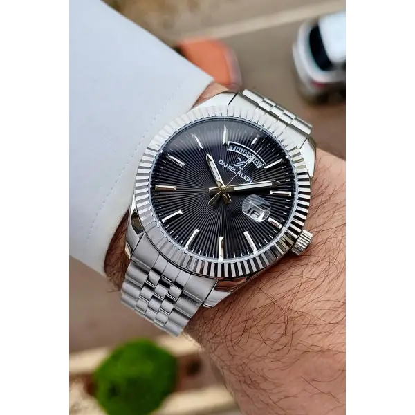 Kadranı Siyah Kordonu Gümüş Renk 42 mm Fonksiyonlu Erkek Kol Saati