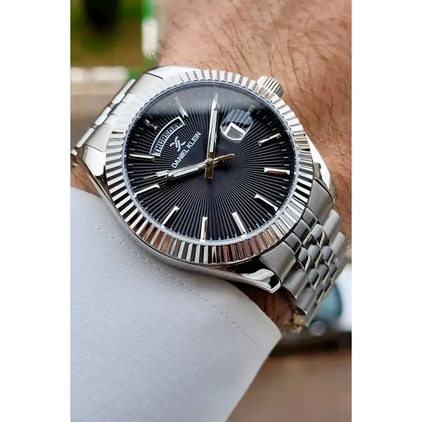 Kadranı Siyah Kordonu Gümüş Renk 42 mm Fonksiyonlu Erkek Kol Saati