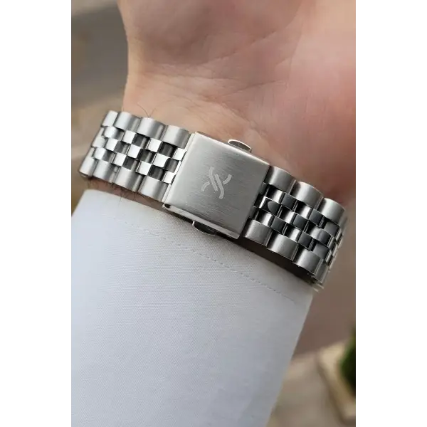 Kadranı Siyah Kordonu Gümüş Renk 42 mm Fonksiyonlu Erkek Kol Saati