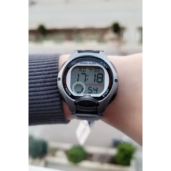 Siyah Renk Işıklı 5 ATM Çocuk Kol Saati